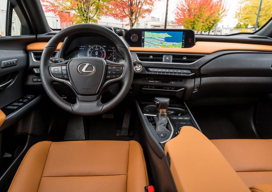 Торпедо Lexus UX250h F-Sport 2018 года  (NA) (фото 21 из 40)
